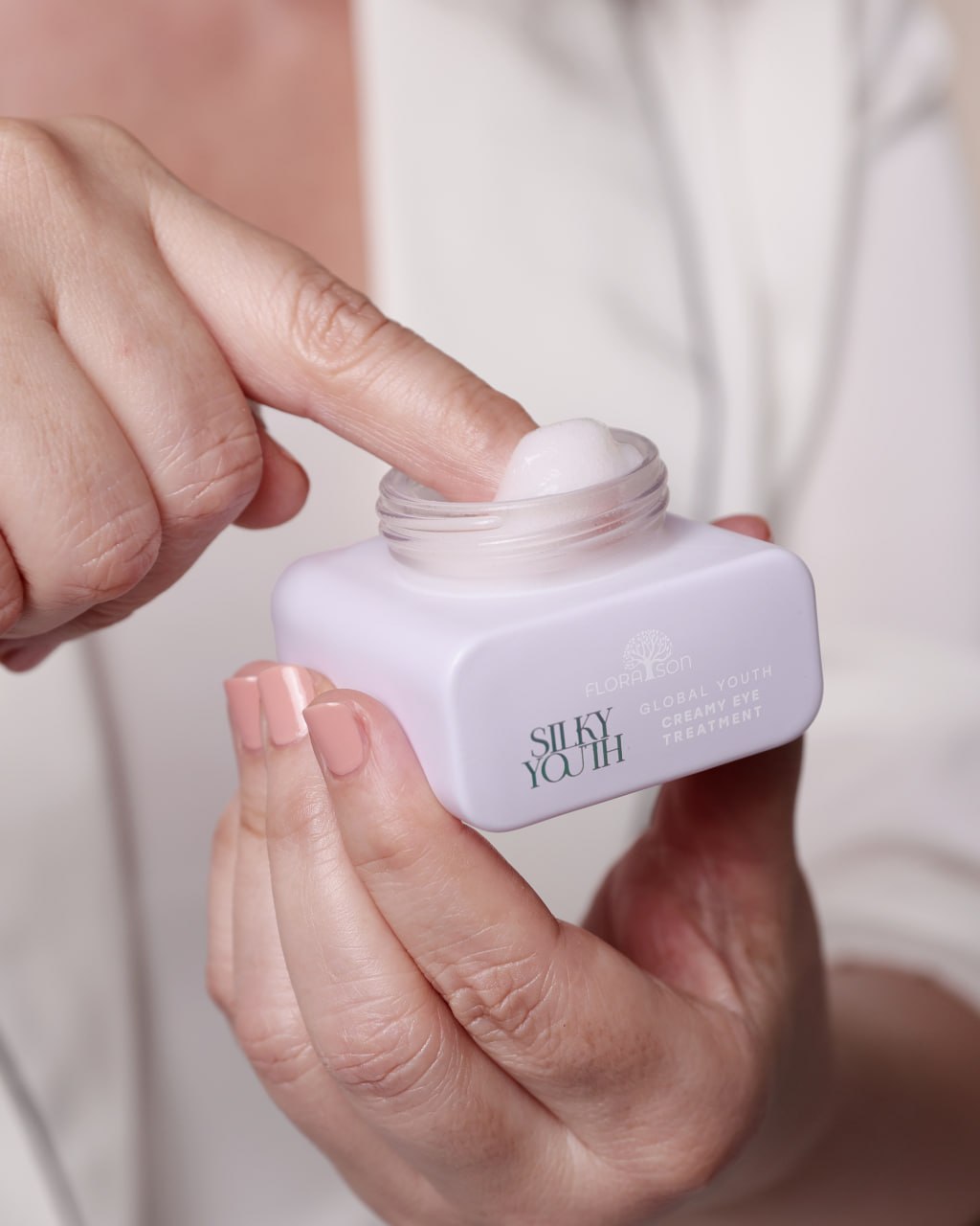 CONTOUR DES YEUX SILKY YOUTH